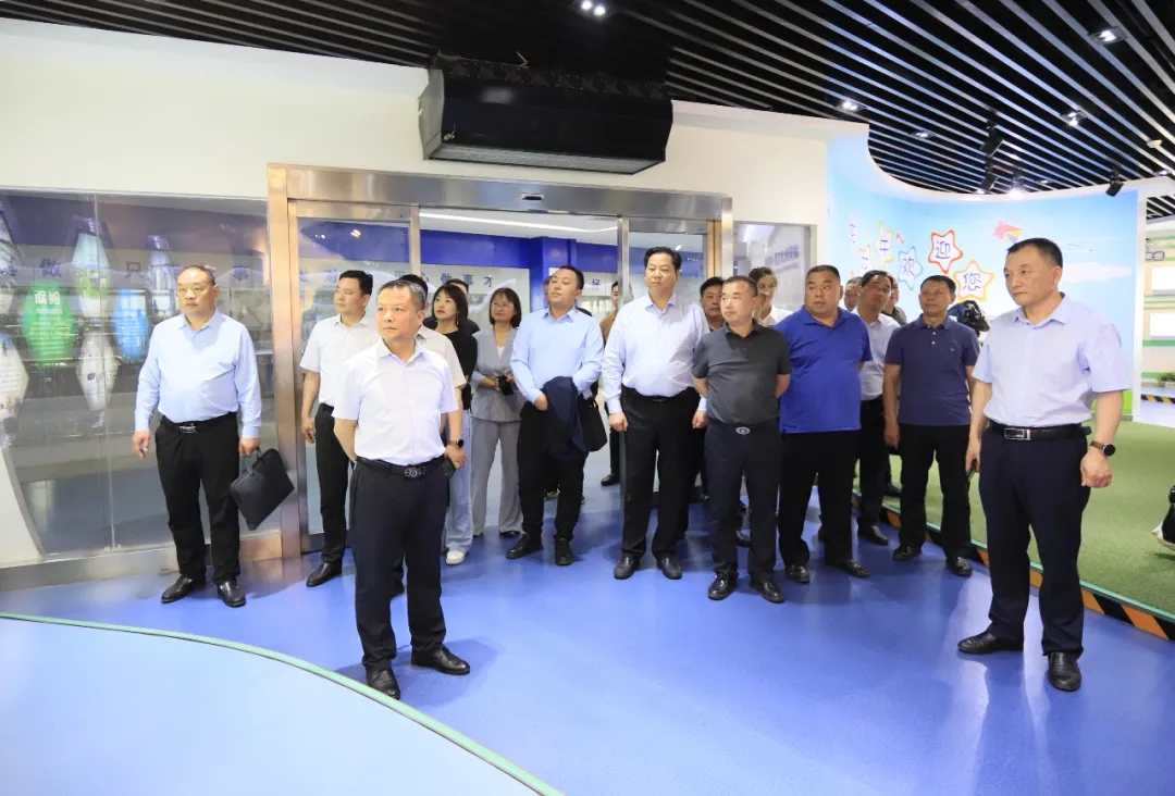 供銷聯(lián)動(dòng)，創(chuàng)新共贏丨河南農(nóng)投集團(tuán)內(nèi)部業(yè)務(wù)協(xié)同交流會(huì)在花花牛乳業(yè)集團(tuán)順利召開