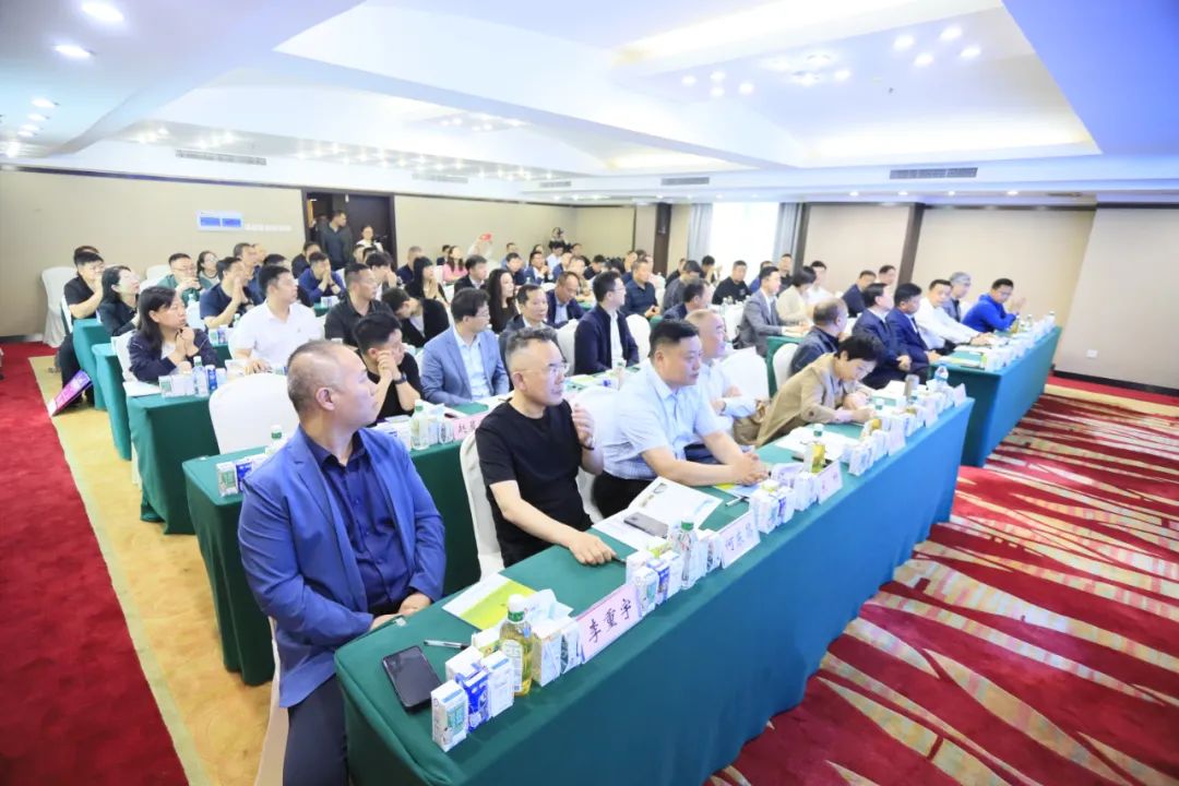 河南省2024國家“學(xué)生飲用奶計(jì)劃”推廣工作推進(jìn)會在鄭州成功舉辦！