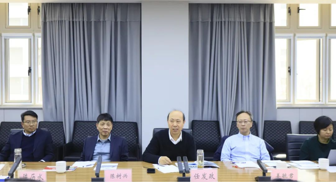 花花牛乳業(yè)集團黨委書記、董事長唐洪峰一行赴中原食品實驗室同中國工程院院士、中原食品實驗室主任任發(fā)政座談交流