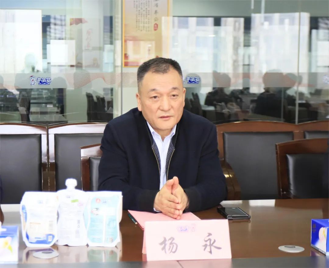 河南省發(fā)展改革委價(jià)調(diào)處副處長馬冰一行蒞臨花花牛乳業(yè)集團(tuán)參觀調(diào)研