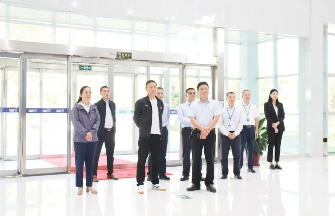 快樂(lè)過(guò)“雙節(jié)”，安全不放假｜河南農(nóng)投集團(tuán)黨委書(shū)記、董事長(zhǎng)李曉寰一行蒞臨花花牛乳業(yè)集團(tuán)開(kāi)展“雙節(jié)”安全生產(chǎn)大檢查活動(dòng)并慰問(wèn)一線職工、