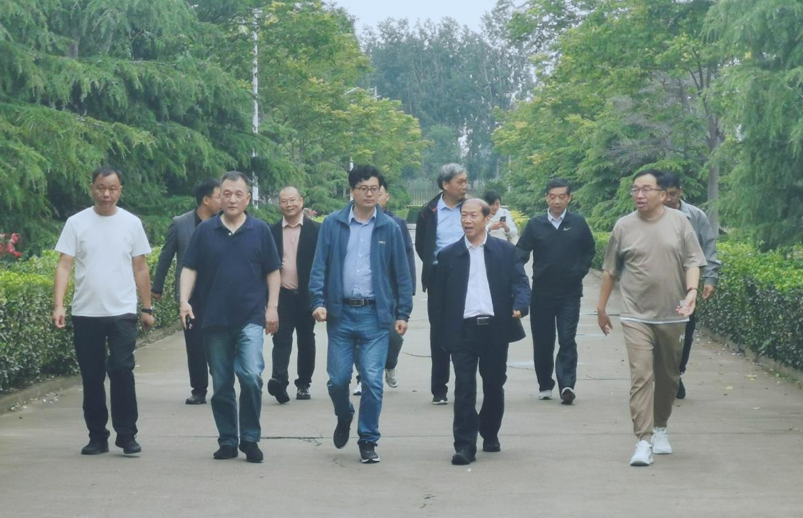 花花牛丨河南農(nóng)業(yè)大學(xué)黨委副書(shū)記、校長(zhǎng)介曉磊一行蒞臨花花牛河南瑞亞參觀(guān)調(diào)研