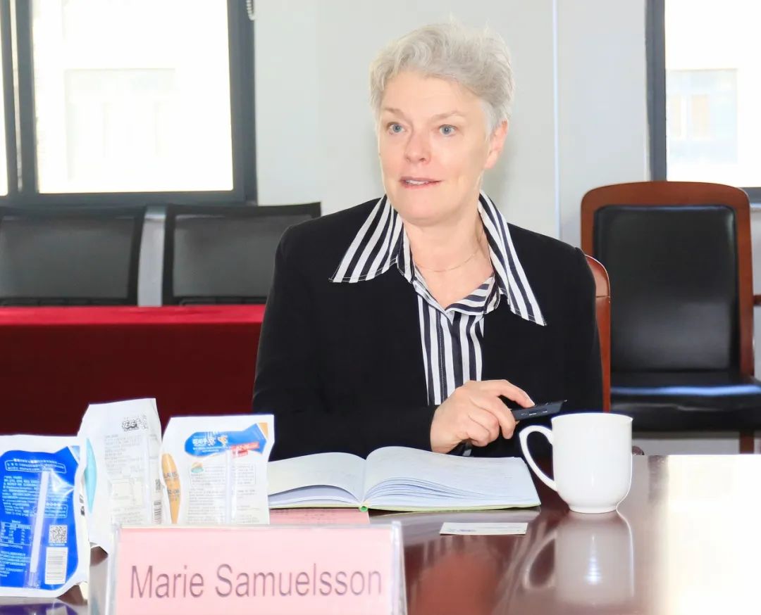 深化合作交流 互信共贏(yíng)發(fā)展丨瑞典愛(ài)克林公司首席執(zhí)行官 Ms.Marie Samuelsson 一行蒞臨花花牛乳業(yè)集團(tuán)參觀(guān)座談