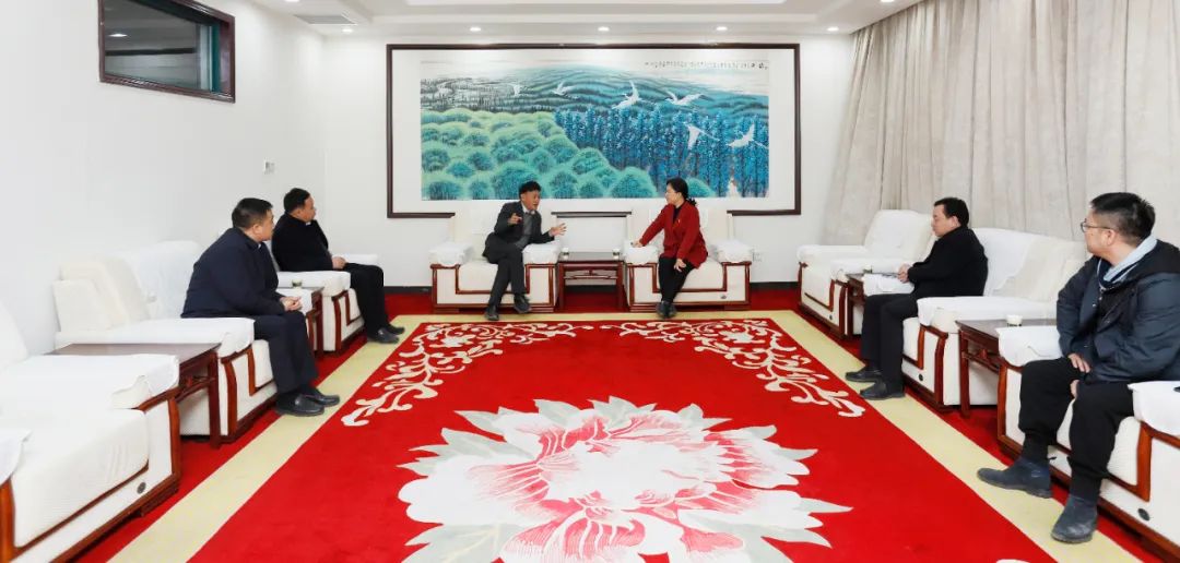 發(fā)揮產(chǎn)業(yè)優(yōu)勢 助力鄉(xiāng)村振興 | 民權(quán)縣委副書記、縣長王靜嫻會見關(guān)曉彥董事長一行