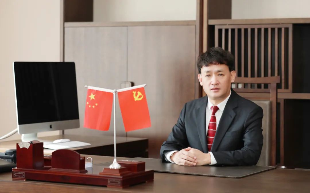 雙雙獲獎 喜事連連｜ 花花牛乳業(yè)集團(tuán)榮獲“河南省知名品牌”獎，董事長關(guān)曉彥榮膺“2022年度品牌人物”