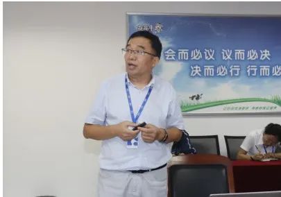 繼往開來 · 再創(chuàng)輝煌 | 花花牛乳業(yè)集團(tuán)召開9月營銷、養(yǎng)殖及飼料月度經(jīng)營工作會(huì)議