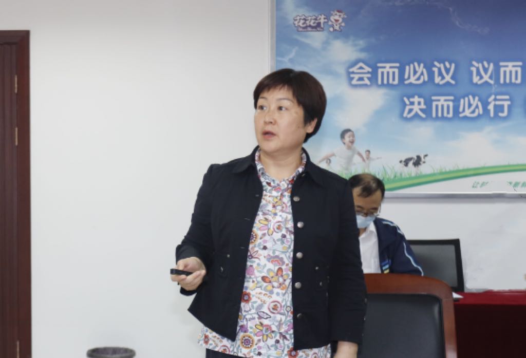 繼往開來 · 再創(chuàng)輝煌 | 花花牛乳業(yè)集團(tuán)召開9月營銷、養(yǎng)殖及飼料月度經(jīng)營工作會(huì)議