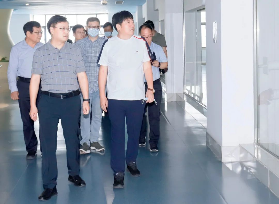 快訊|社旗縣人民政府縣長關文波一行蒞臨花花牛乳業(yè)集團參觀考察 快訊|社旗縣人民政府縣長關文波一行蒞臨花花牛乳業(yè)集團參觀考察