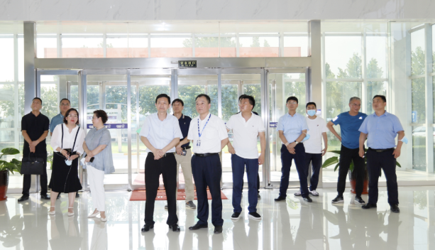 快訊|鄭州市二七區(qū)委副書記、區(qū)長虎榮鑫蒞臨河南花花牛乳業(yè)集團(tuán)調(diào)研