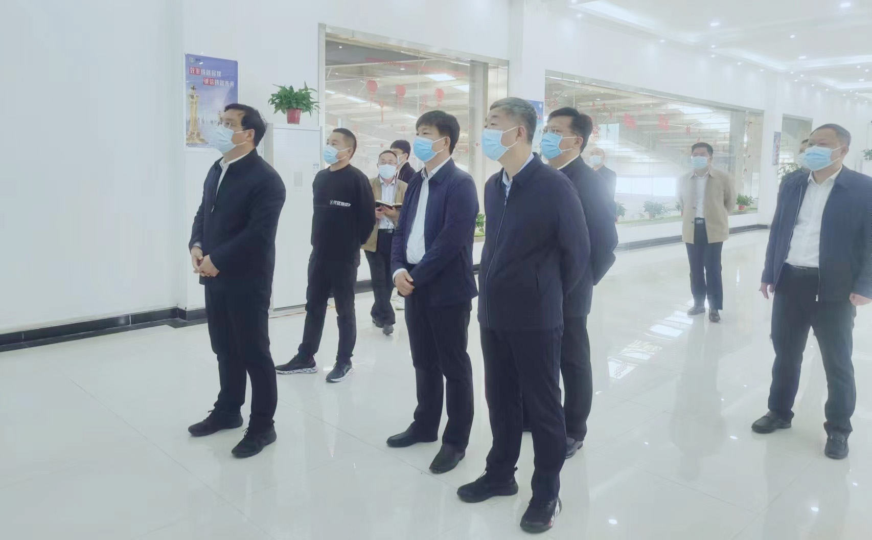 駐馬店市委副書(shū)記、市長(zhǎng)李躍勇一行 蒞臨花花牛乳業(yè)集團(tuán)新蔡豫信瑞亞牧場(chǎng)調(diào)研