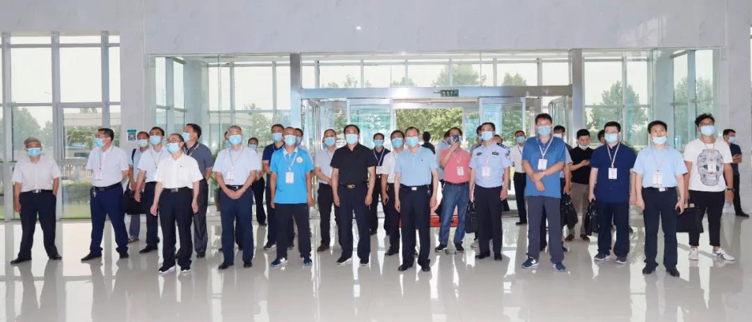 鄭州市安全生產(chǎn)雙重預防體系建設現(xiàn)場觀摩會在花花牛乳業(yè)集團鄭州分公司召開