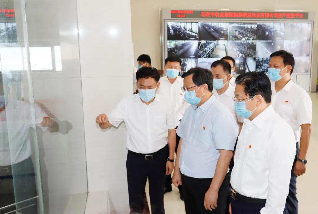 快訊 | 河南省委常委、省紀(jì)委書記、省監(jiān)委主任任正曉蒞臨花花牛乳業(yè)集團(tuán)新蔡瑞亞牧場(chǎng)調(diào)研