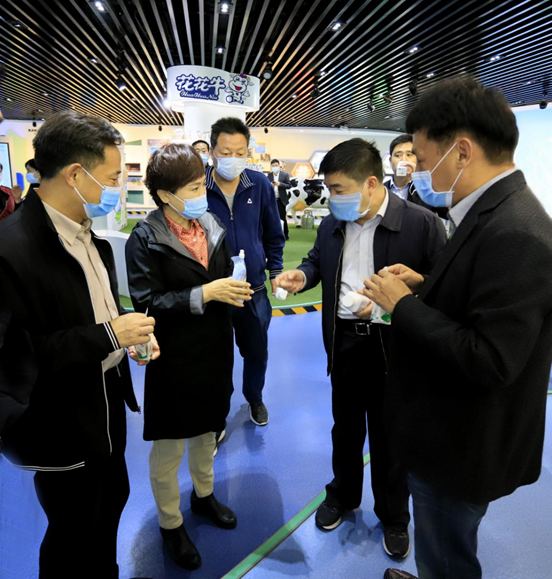 鄭州市人大副主任孫黎、市政府副市長(zhǎng)李喜安一行 蒞臨花花牛開展“三送一強(qiáng)”活動(dòng)