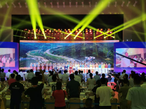 致敬祖國70華誕 |花花牛亮相第十屆中國奶業(yè)大會