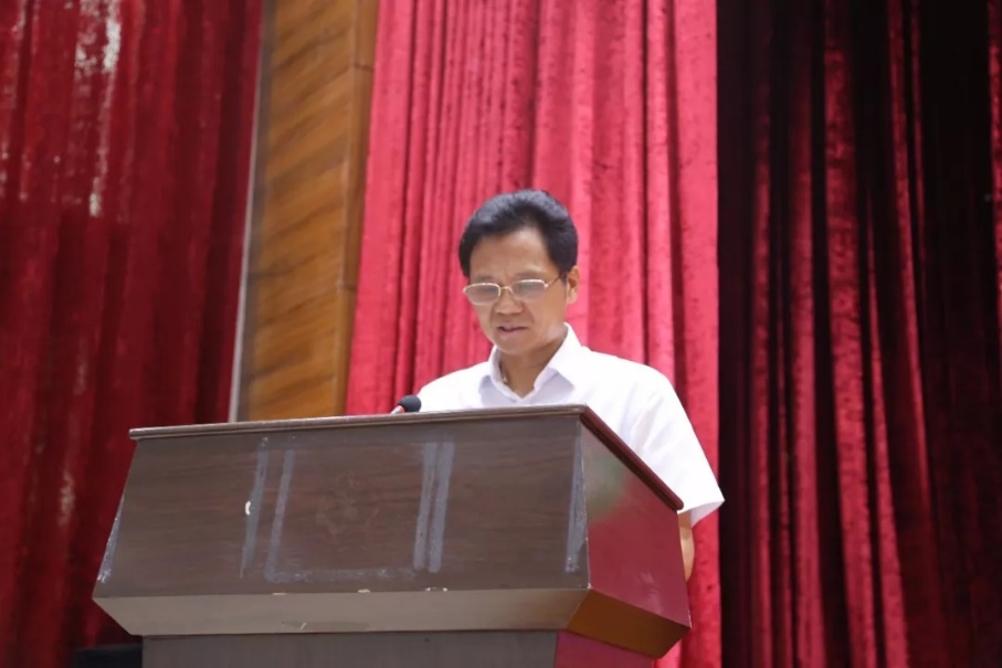 花花牛落實(shí)食品安全企業(yè)主體責(zé)任 積極踐行振興中國奶業(yè) 花花牛落實(shí)食品安全企業(yè)主體責(zé)任 積極踐行振興中國奶業(yè)