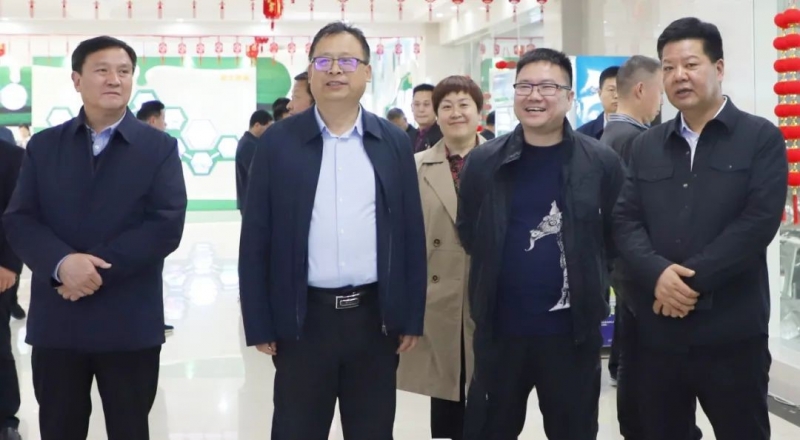 花花牛丨駐馬店市遂平縣政協(xié)黨組書記、主席張衛(wèi)東一行蒞臨花花牛魯山瑞亞牧場參觀