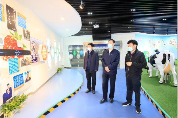 河南省委農(nóng)辦主任、農(nóng)業(yè)農(nóng)村廳廳長申延平一行調(diào)研河南花花牛乳業(yè)集團
