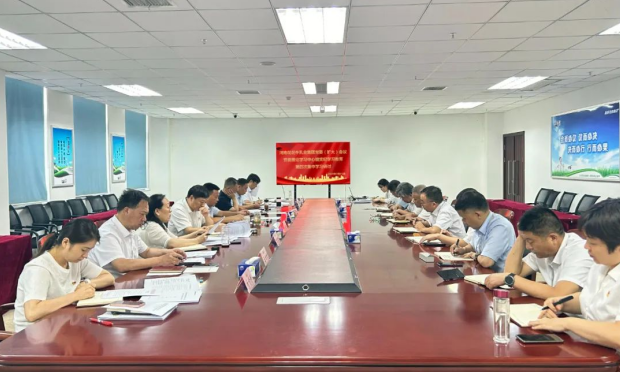 河南花花牛乳業(yè)集團黨委理論學(xué)習(xí)中心組舉行黨紀學(xué)習(xí)教育第四次集體學(xué)習(xí)研討